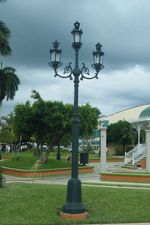 Poste Colonial, 3 luces.