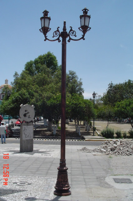Poste Colonial pote liso, 2 luces.