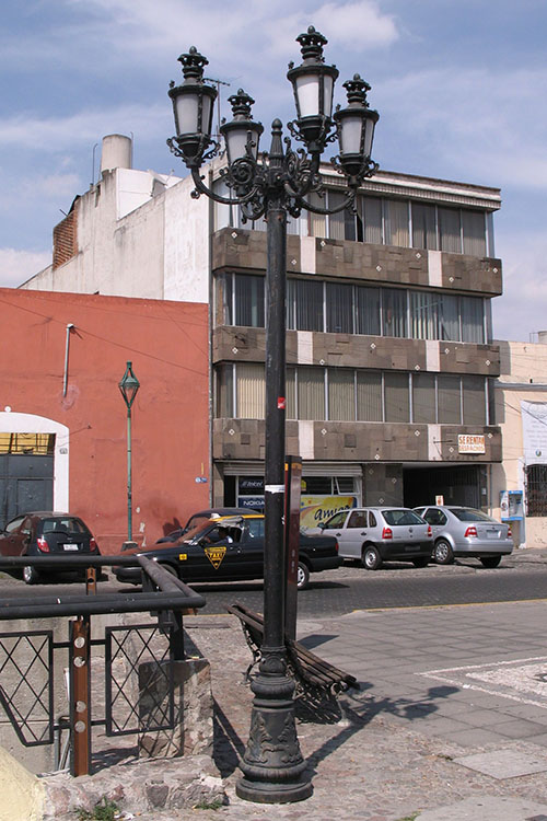 Poste Colonial pote liso, 4 luces.