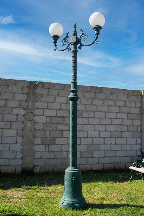 Poste Neoclasico 2 luces.