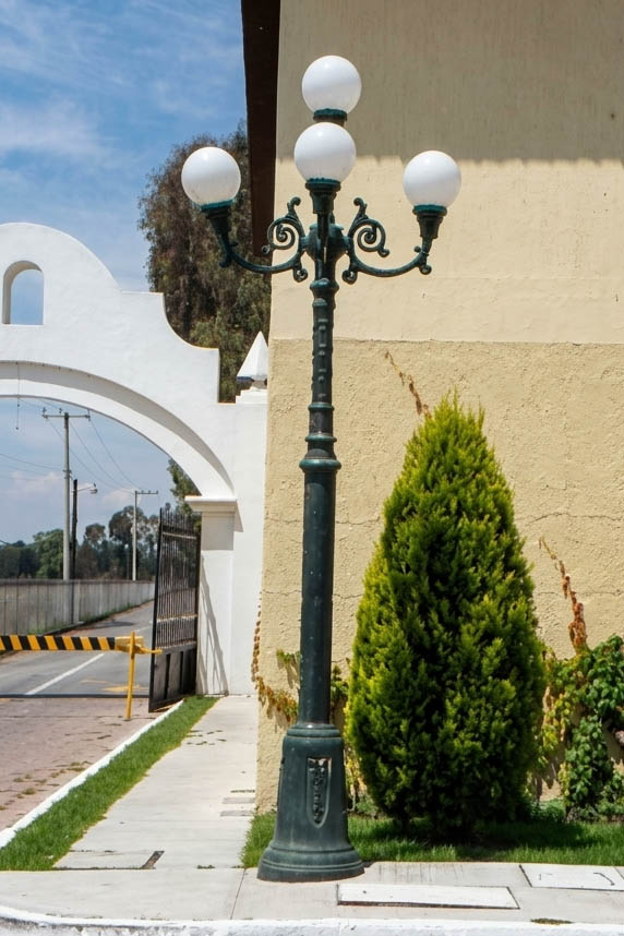 Poste Neoclasico 5 luces.